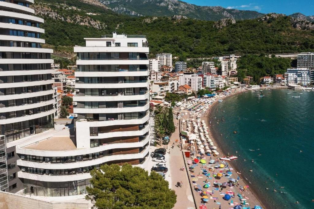 La Fiaba Rafailovici Apartment Exteriör bild